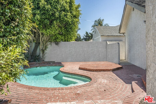 8300 Regis Way in Los Angeles, CA - Building Photo - Building Photo