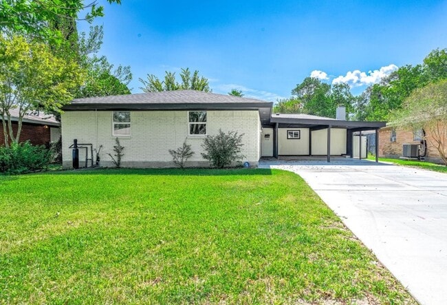 2113 21st Ave N in Texas City, TX - Building Photo - Building Photo