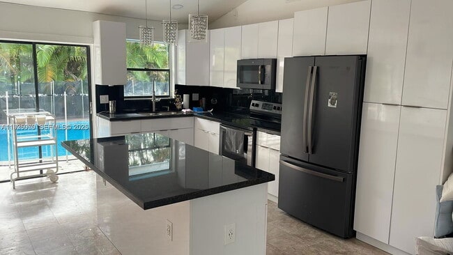 13424 SW 90th Terrace in Miami, FL - Building Photo - Building Photo