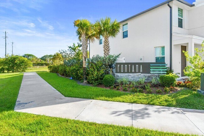 4062 Hot Springs Ave in Palm Springs, FL - Foto de edificio - Building Photo