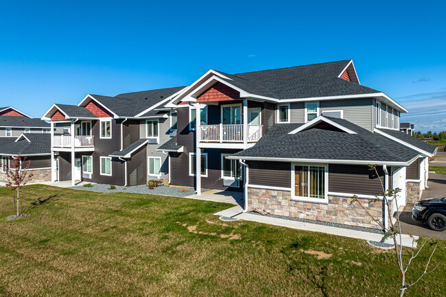 West 5th Townhomes in New Richmond, WI - Building Photo - Building Photo