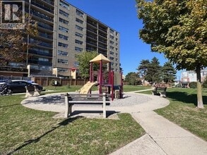 15 Albright Rd in Hamilton, ON - Building Photo - Building Photo