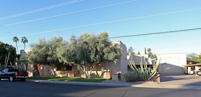 Peppertree Place in Scottsdale, AZ - Foto de edificio - Building Photo