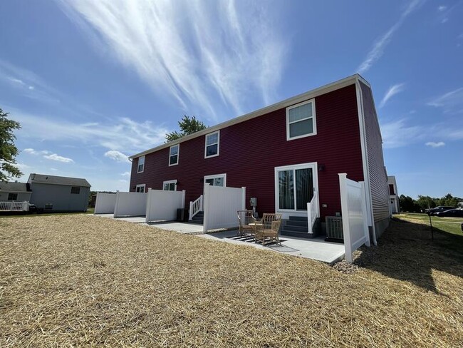4757 Ledgewood Dr in Medina, OH - Foto de edificio - Building Photo