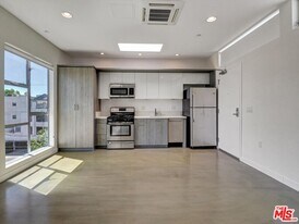 12114 Idaho Ave in Los Angeles, CA - Building Photo