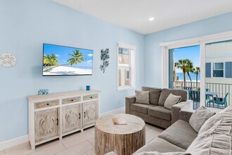 19914 Gulf Blvd in Indian Shores, FL - Building Photo - Building Photo