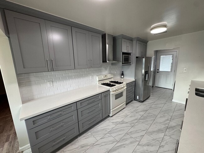 2411 Deerford St in Lakewood, CA - Building Photo - Building Photo