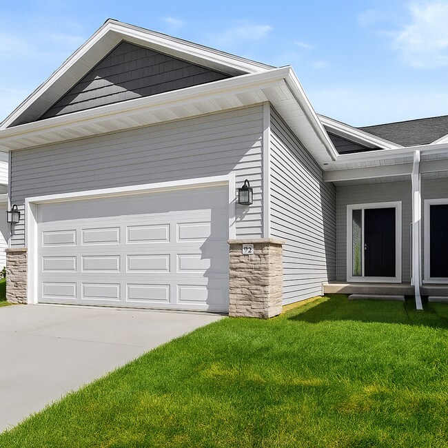 55 Keeneland Ct. in Pleasant Hill, IA - Building Photo - Building Photo