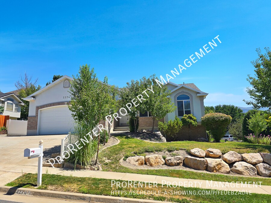 2274 N 10 W in Layton, UT - Building Photo