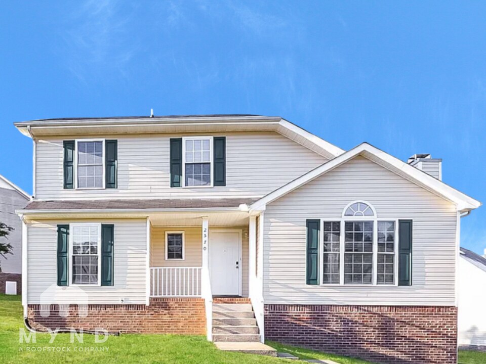 2570 Elkmont Dr in Clarksville, TN - Building Photo