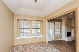 1532 Clarendon St in Fort Worth, TX - Foto de edificio - Building Photo