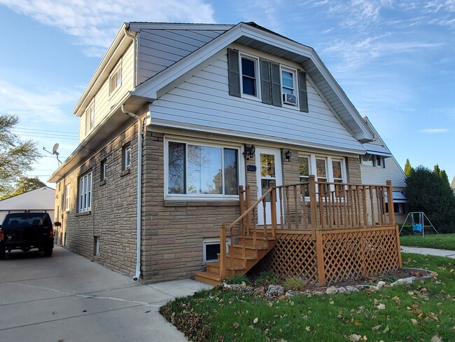 2555 S 68th St, Unit 2555 S 68th St (Upper)