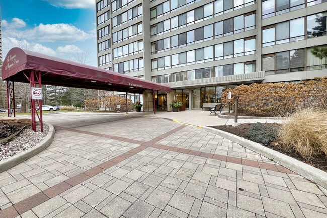 65 Skymark Dr in Toronto, ON - Building Photo - Building Photo