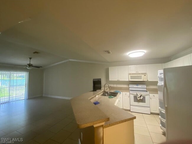 property at 916-918 Ainsworth St W