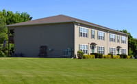 Clover Crossing Apartments in Manchester, NY - Foto de edificio - Building Photo