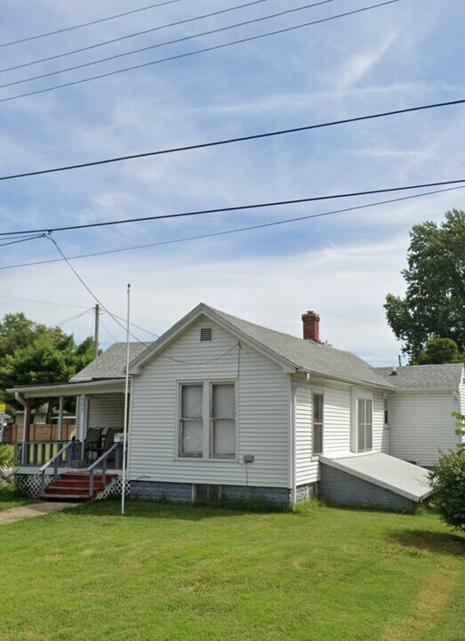 500 S Fayette St in Jacksonville, IL - Building Photo