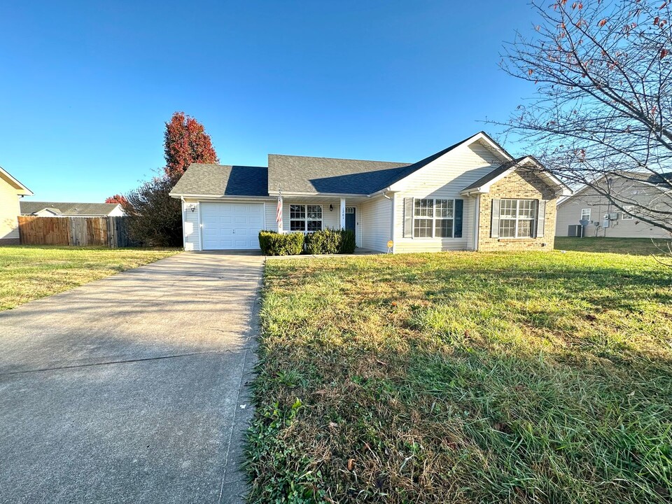 1261 Silver Star Dr in Clarksville, TN - Building Photo