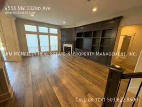 4556 NW 132nd Ave in Portland, OR - Foto de edificio - Building Photo