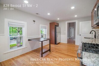 828 Bridge St NW in Grand Rapids, MI - Building Photo - Building Photo