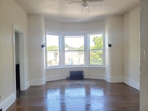 629 W 4th St, Unit 4 in Williamsport, PA - Foto de edificio - Building Photo