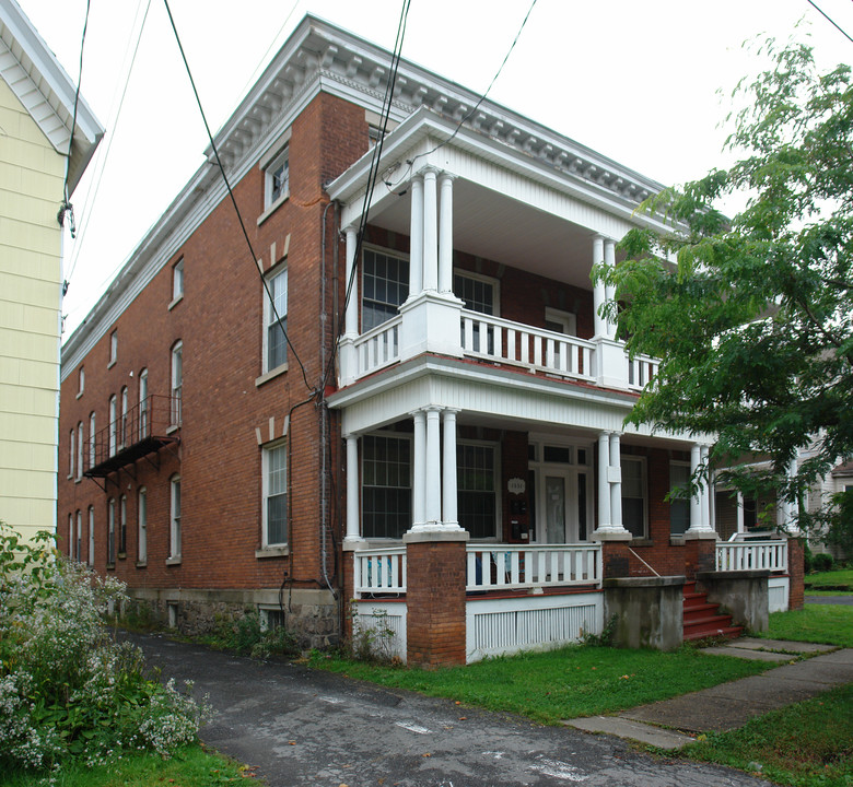 1551 Kemble St in Utica, NY - Foto de edificio