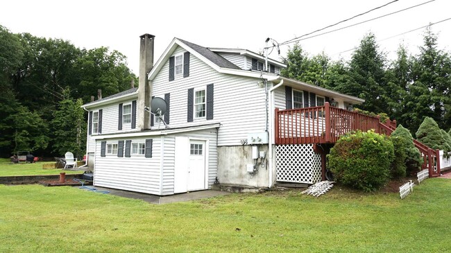 63 Walker Valley Rd in Pine Bush, NY - Building Photo - Building Photo