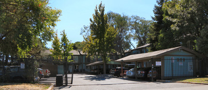 209 Alaska Ave in Fairfield, CA - Foto de edificio - Building Photo