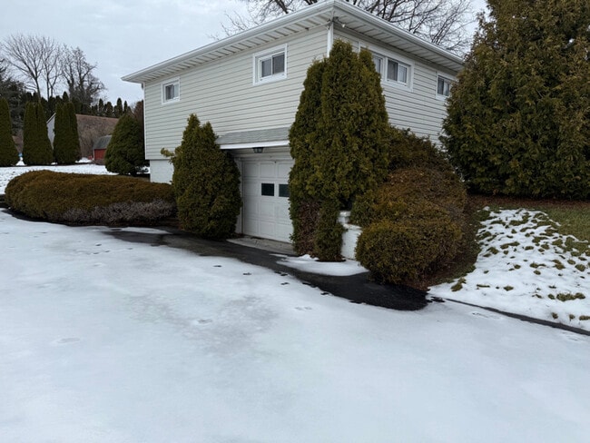 property at 118 Hostetler Rd