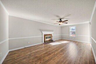 7404 N Thorncliff Pl in Raleigh, NC - Building Photo - Building Photo