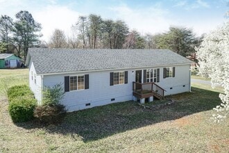 6494 Burlington Rd in Whitsett, NC - Building Photo - Building Photo