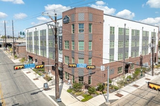 St Mary's & Elmira Flats in San Antonio, TX - Foto de edificio - Building Photo