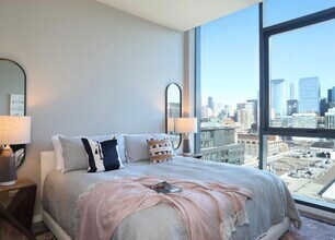 900 W Washington Blvd in Chicago, IL - Foto de edificio - Building Photo