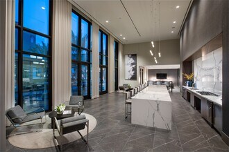 The Sterling at Regent Square in Houston, TX - Building Photo - Building Photo