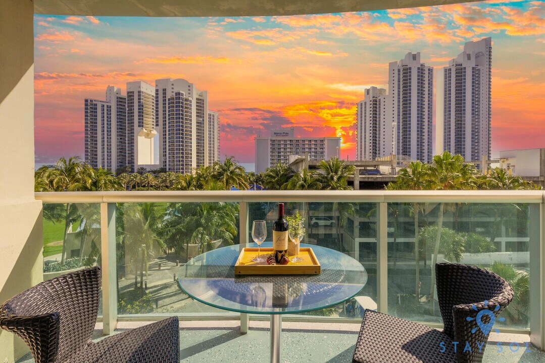 19370 Collins Ave in Sunny Isles Beach, FL - Foto de edificio