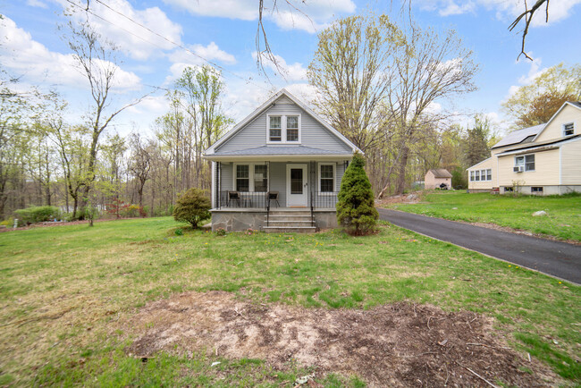218 May St in Naugatuck, CT - Building Photo - Building Photo