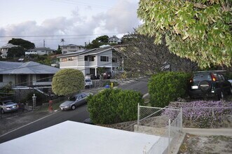 1387 Frank St in Honolulu, HI - Building Photo - Building Photo