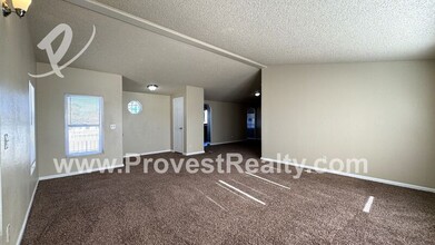 17099 Sycamore St in Hesperia, CA - Building Photo - Building Photo