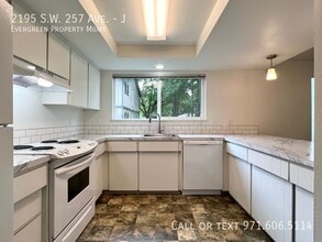 2195 SW 257th Dr in Troutdale, OR - Building Photo - Building Photo