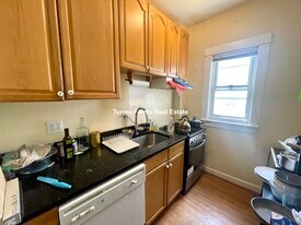 158 Magazine St, Unit 6 in Cambridge, MA - Building Photo
