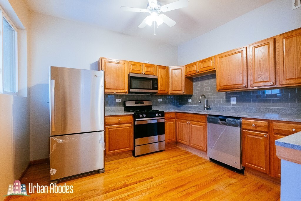 1052 N Oakley Blvd in Chicago, IL - Building Photo