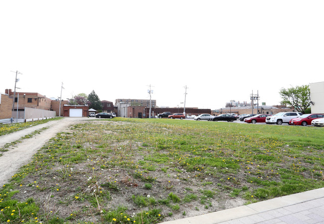 197 N Addison Ave in Elmhurst, IL - Foto de edificio - Building Photo