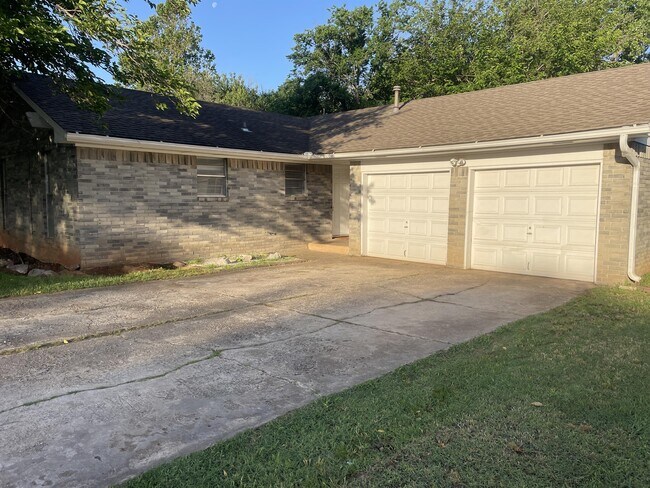 1420 Oakcrest Ave in Norman, OK - Building Photo - Building Photo
