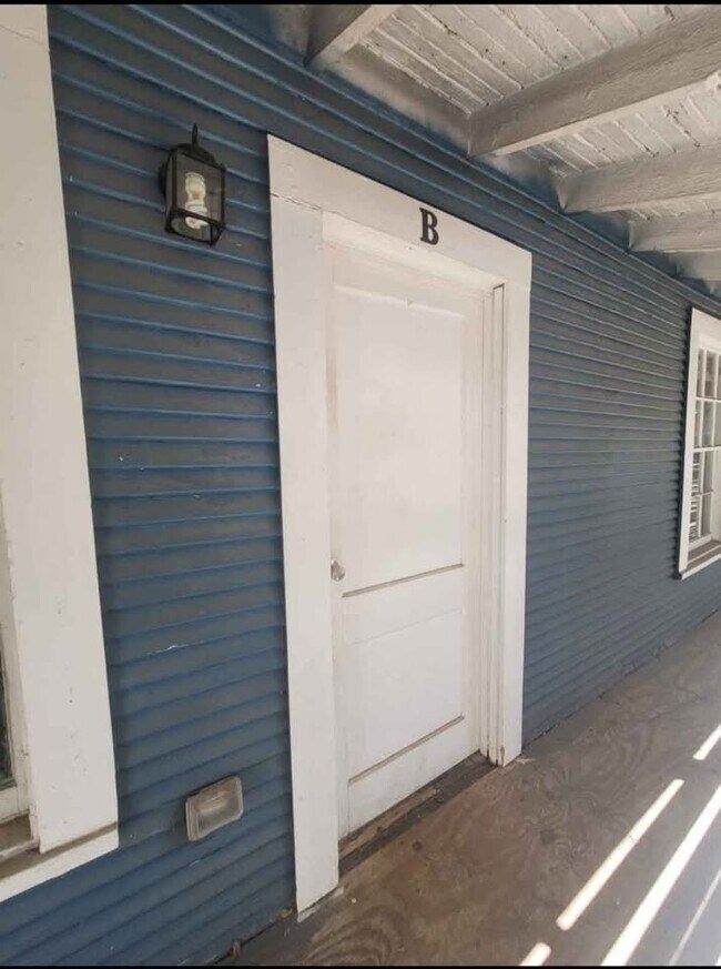 703 W Houston St, Unit B in Marshall, TX - Foto de edificio - Building Photo