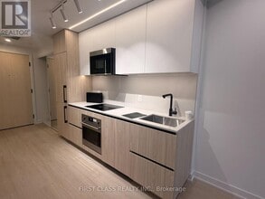 699 Sheppard Ave E in Toronto, ON - Building Photo - Building Photo