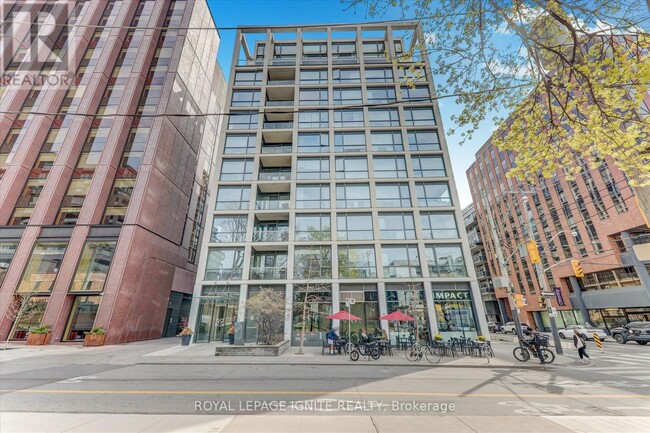 39-739 Brant St in Toronto, ON - Building Photo - Building Photo