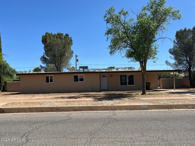 1421 11th St in Douglas, AZ - Building Photo - Building Photo