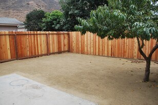 272-276 El Medio St in Ventura, CA - Building Photo