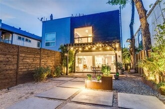 4210 Munger Ave in Dallas, TX - Building Photo - Building Photo