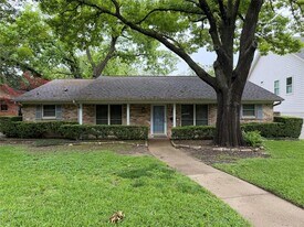 10926 Scotsmeadow Dr in Dallas, TX - Building Photo