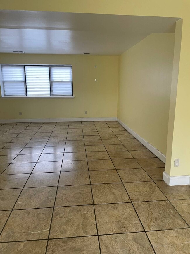 63-04 Grand Central Pkwy in Queens, NY - Building Photo - Building Photo